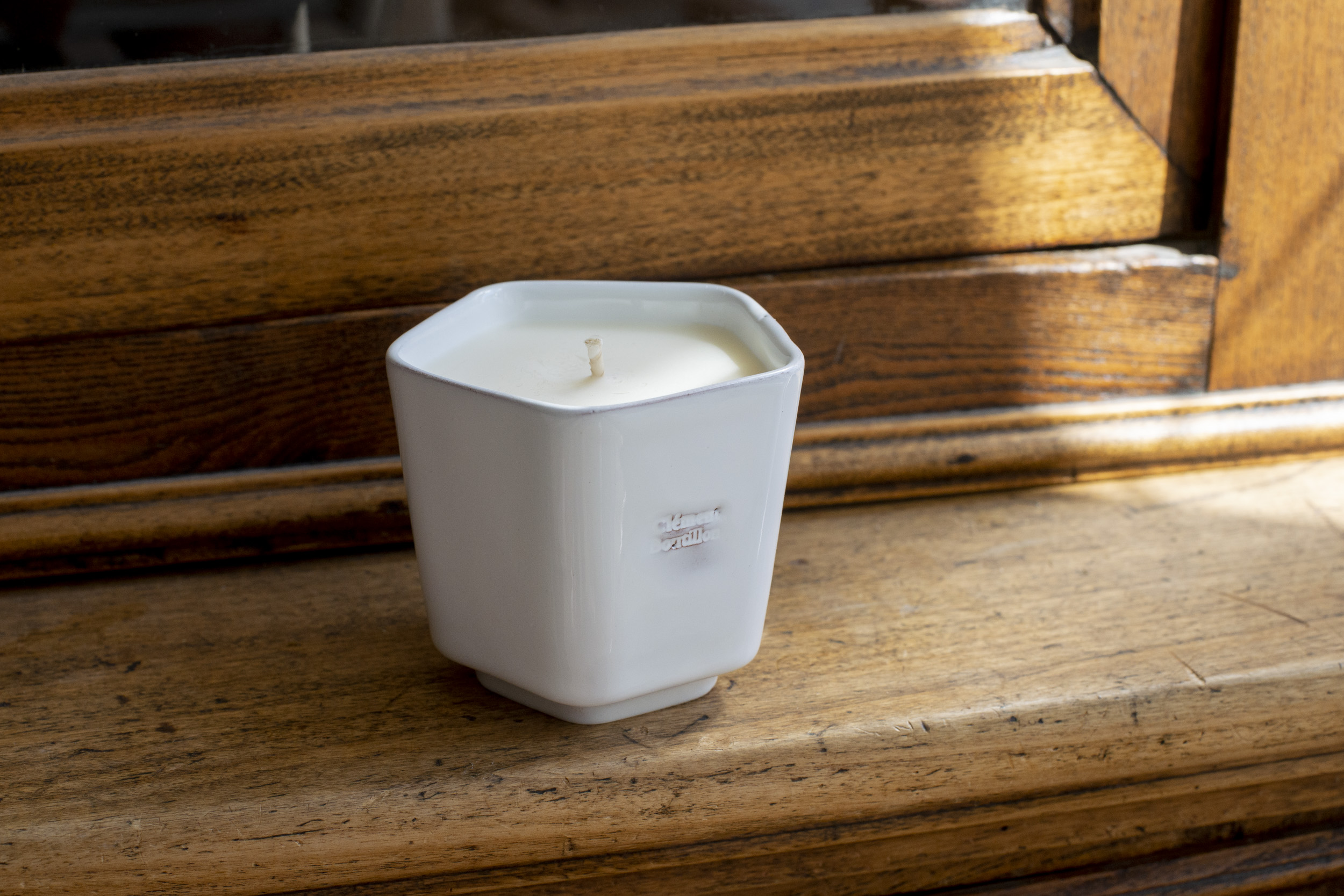 Designer ceramic scented luxury candle white